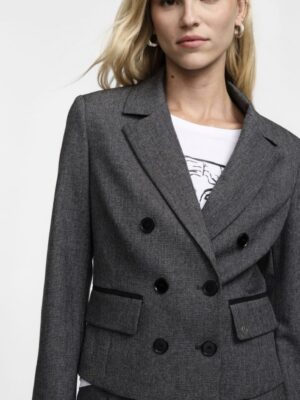 Blazer corto con bottoni doppi